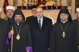 وزير الأوقاف الشيخ د. محمد عبدالستار السيد على رأس وفد من السادة العلماء يزورون كنيسة الأرمن الأرثوذكس
